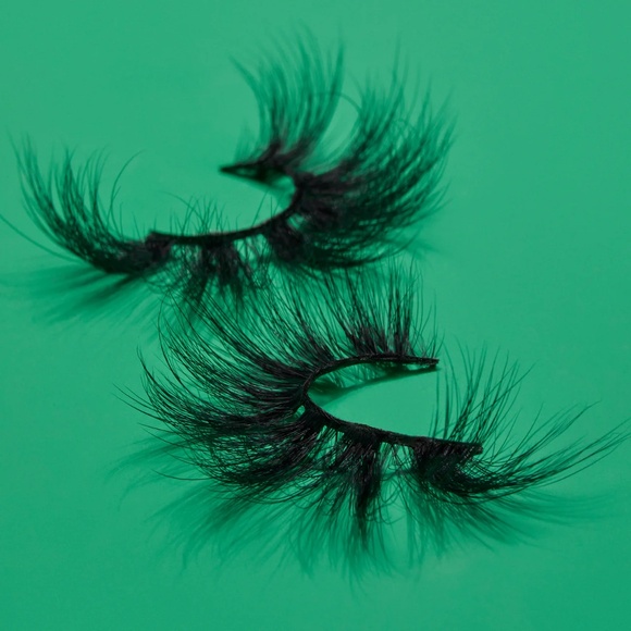 Juvia's Place "Cleopatra" faux lashes - Picture 5 of 6